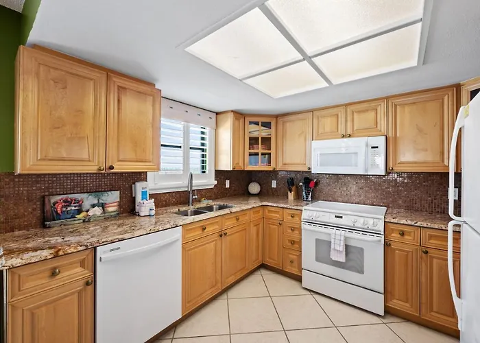 Gulf-front 2br Corner In Indian Rocks 9th Floor Heated Pool Tennis Courts Holiday home *