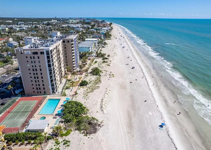 Holiday home Gulf-front 2br Corner In Indian Rocks 9th Floor Heated Pool Tennis Courts